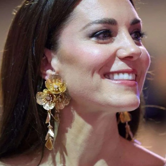 Zara Jewelry - Zara Famous Kate Middleton Floral Statement Earrings